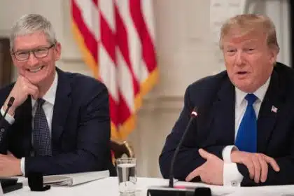 Tim Cook and Donald Trump speaking at a meeting.