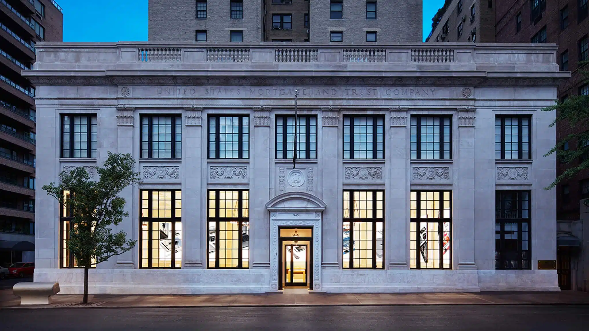 Exterior of an Apple Store on the Upper East Side of Manhattan.