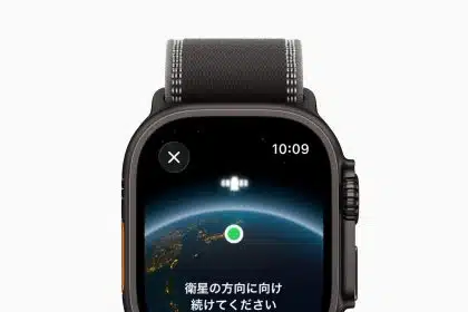 Apple Watch showing satellite connection guidance with a map of Japan.