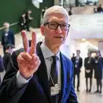 Tim Cook making a peace sign at an event.