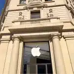 Apple Store entrance in a historic Barcelona building.